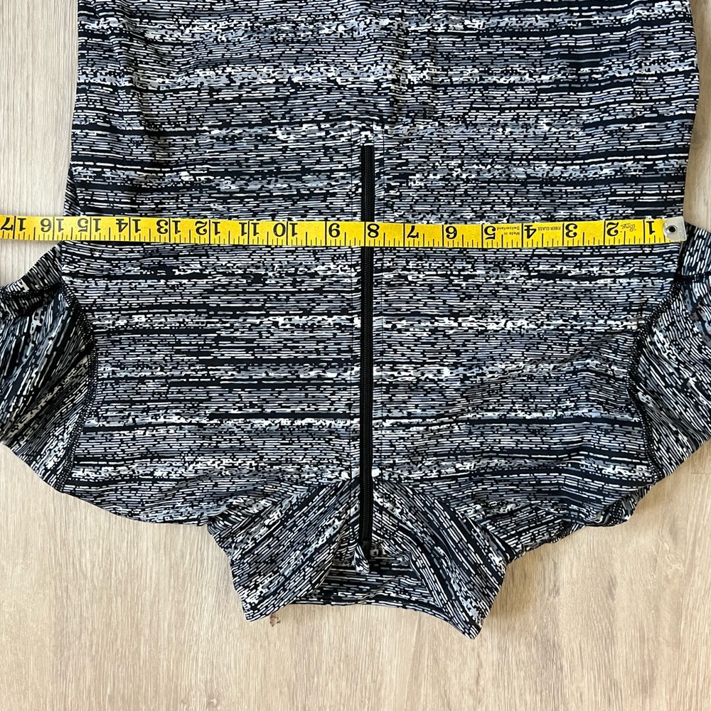 Nike Dri-Fit Black and White Static Print Zip Pullover long sleeve - Picture 4 of 7